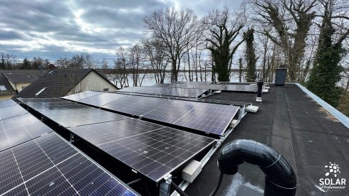14,28 kWp Flachdach-Anlage auf Resitrix ballastiert