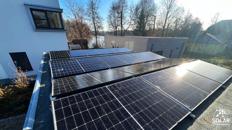 7,56 kWp Flachdach-Anlage auf Bitumen ballastiert