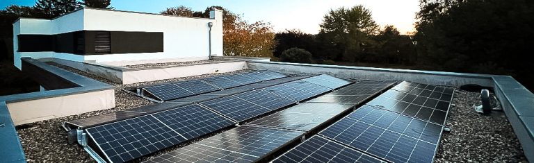 9,24 kWp Flachdach-Anlage auf Kies ballastiert