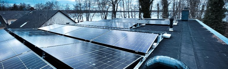 14,28 kWp Flachdach-Anlage auf Resitrix ballastiert
