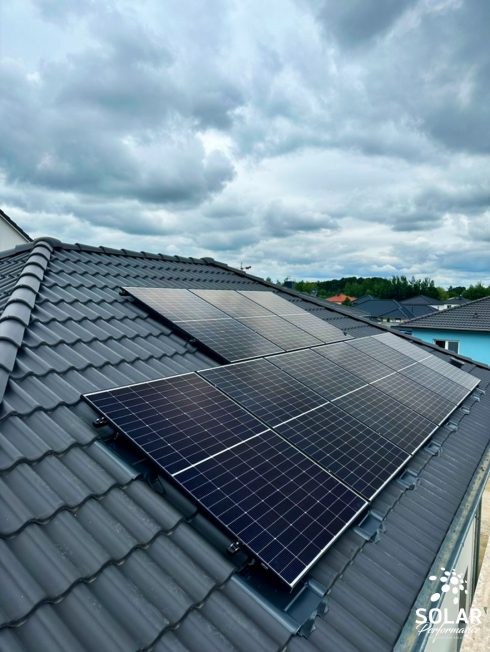 9,45 kWp auf einem Walmdach Beton BIG