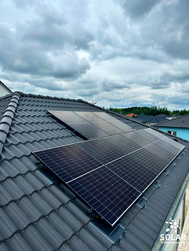 9,45 kWp auf einem Walmdach Beton BIG