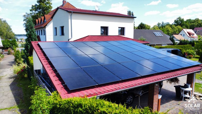 13,76 kWp Fullblack auf einem Decra-Dach