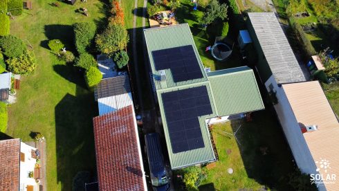 12,46 kWp Glas/Glas Fullblack auf einem Blechdach