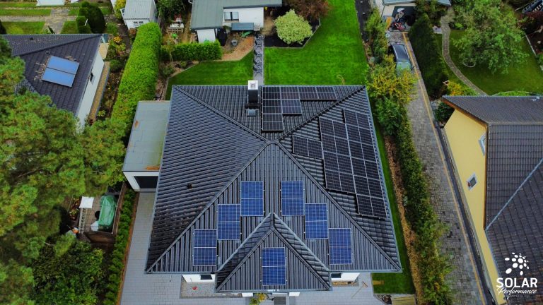 11,25 kWp auf einem Walmdach