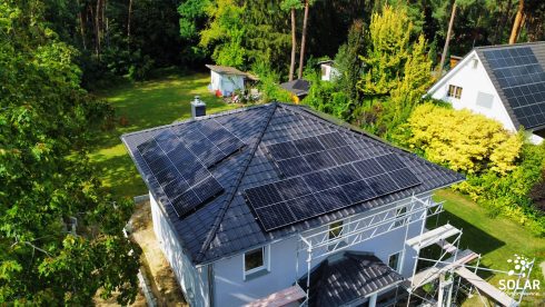 12,15 kWp auf einem Walmdach