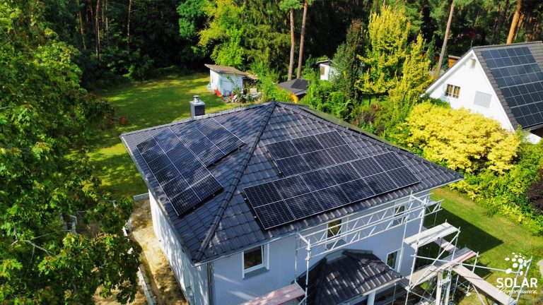 12,15 kWp auf einem Walmdach