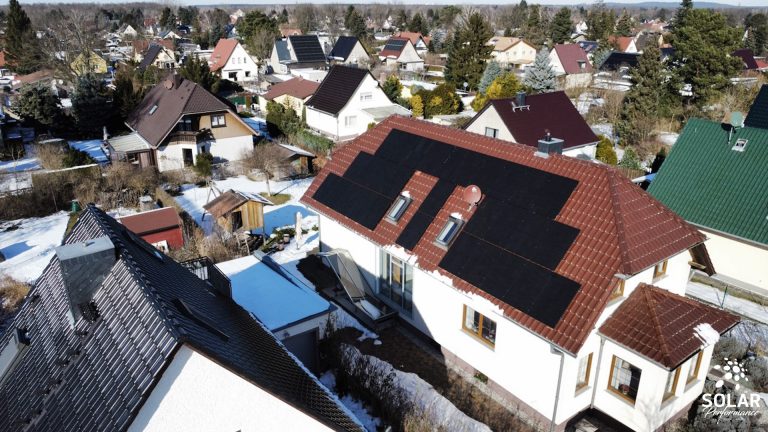 Fullblack auf Tonziegel